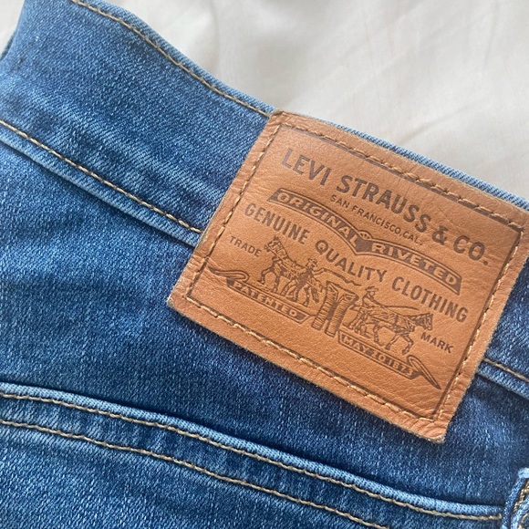 Levi’s High Waisted Jeans - Picture 3 of 5